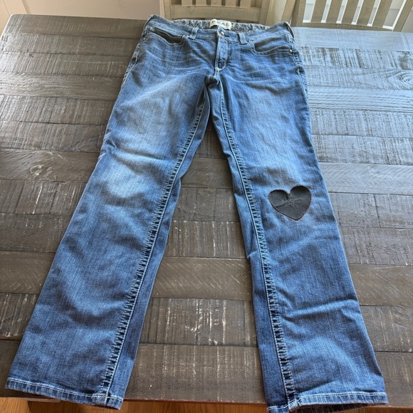 Ariat Women's R.E.A.L. Straight Leg Jean With Heart Patchwork Size 32 R Western - Picture 1 of 10